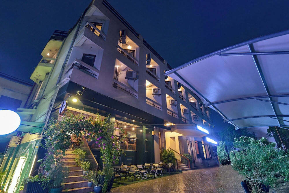 Fabhotel Shikha