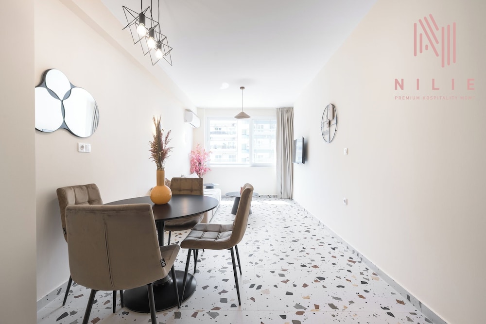 Phedra Studios Nilie Hospitality MGMT