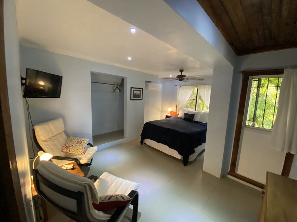 Mariposa Lodge