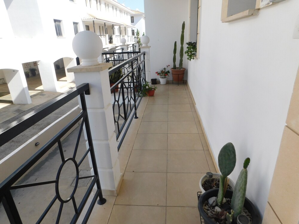 Paramount Gardens Resorts C202