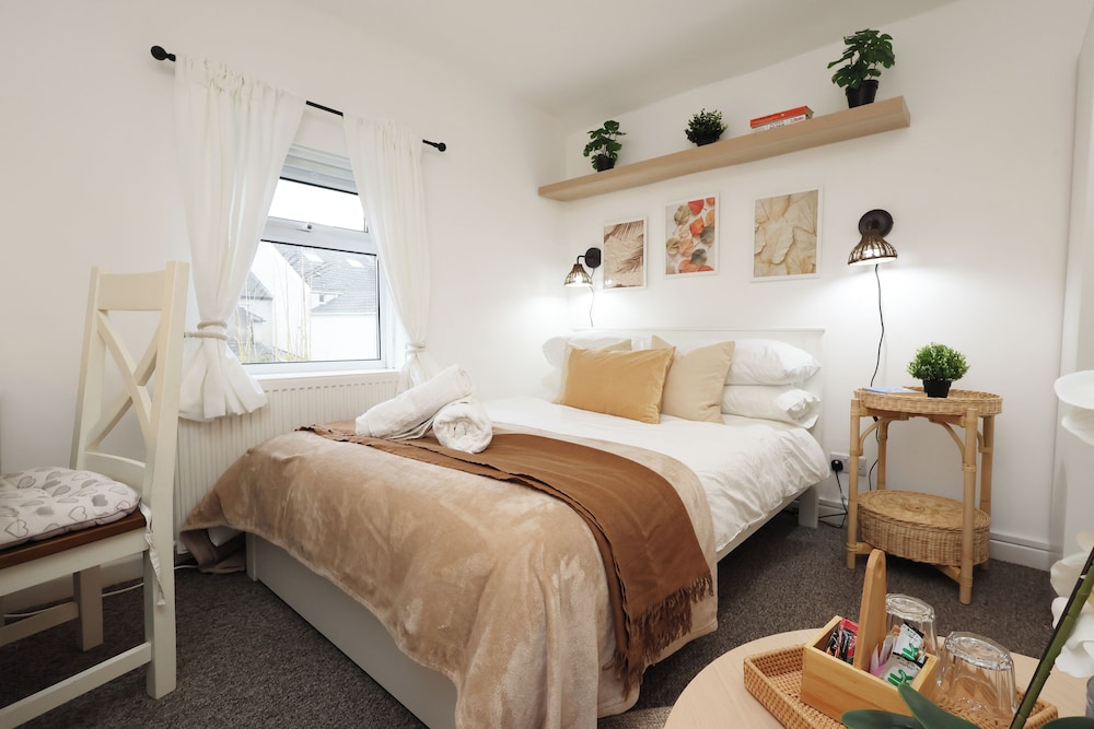 Cardiff Guesthouse & On-Street Parking