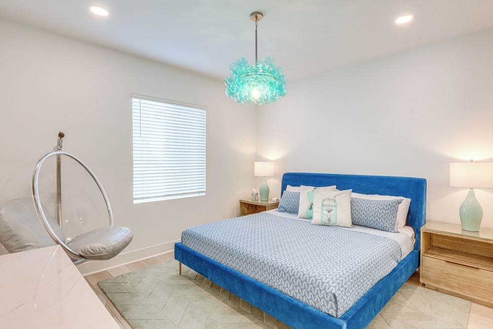 Luxe Indio Lake House 7 Mi to Coachella!
