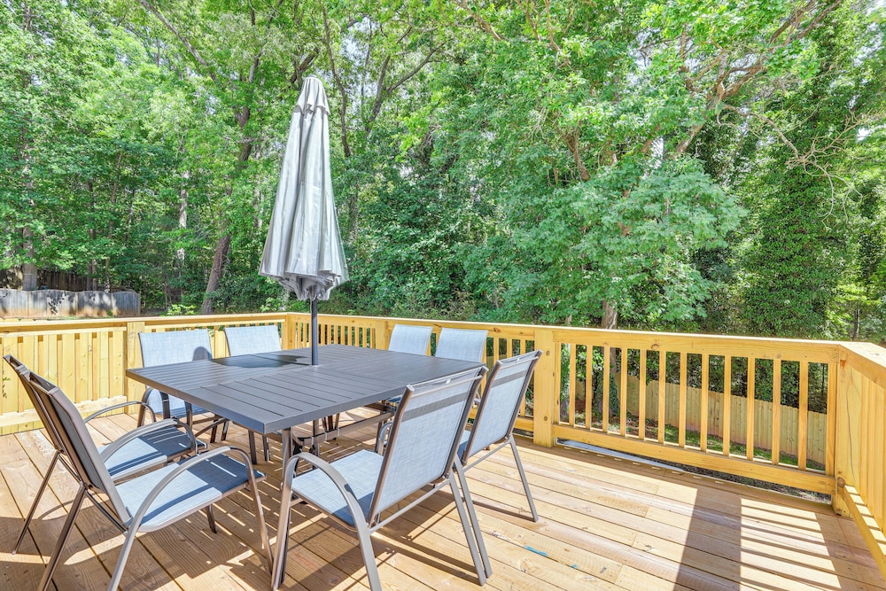 Modern Decatur Gem w/ Deck, 10 Mi to Atlanta view 5