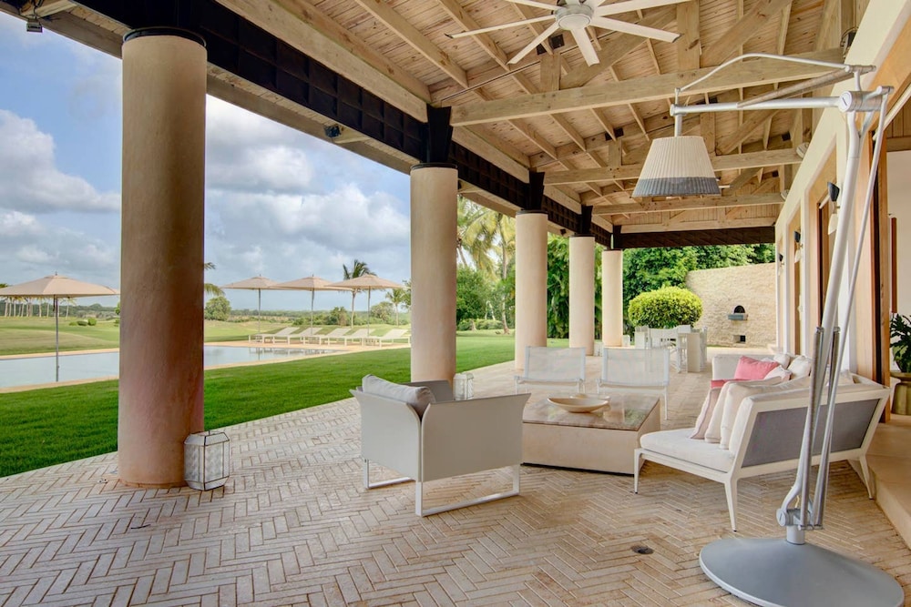 Architect s Estate w Pool Private Chef Butler