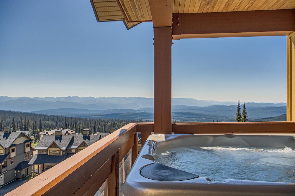 The Crescent by Okanagan Premier