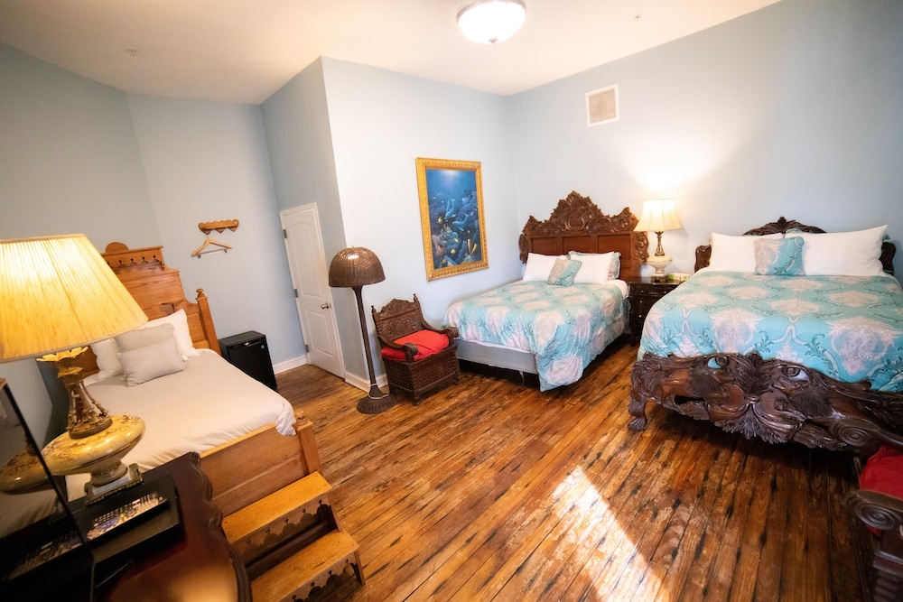 Oak Tree Hotel