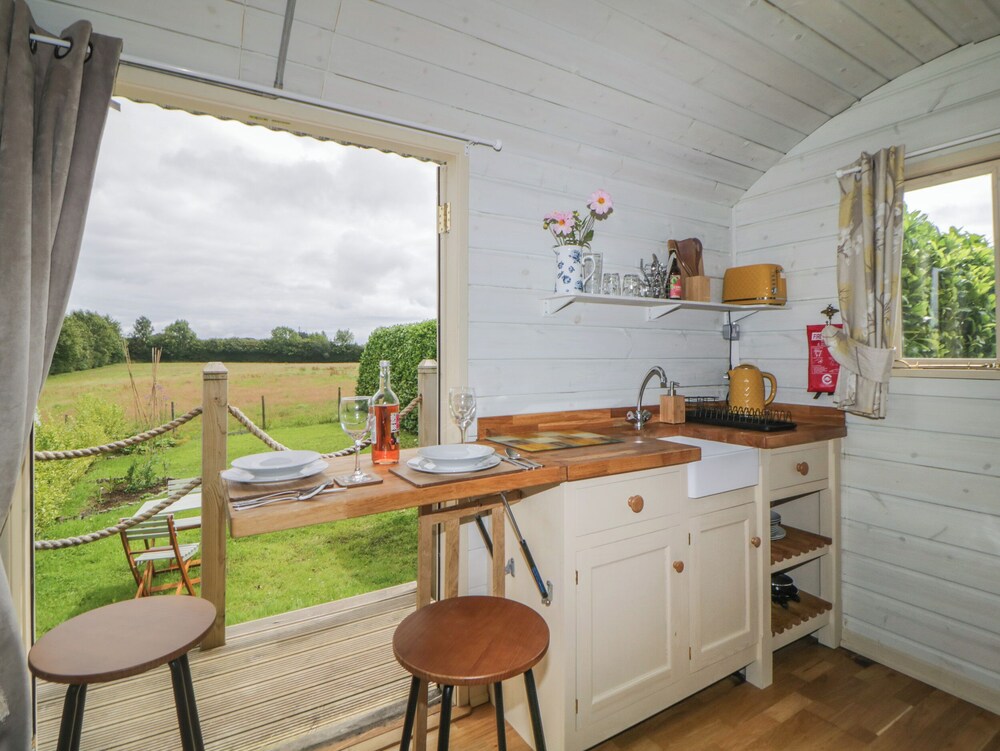 Flora's Hut
