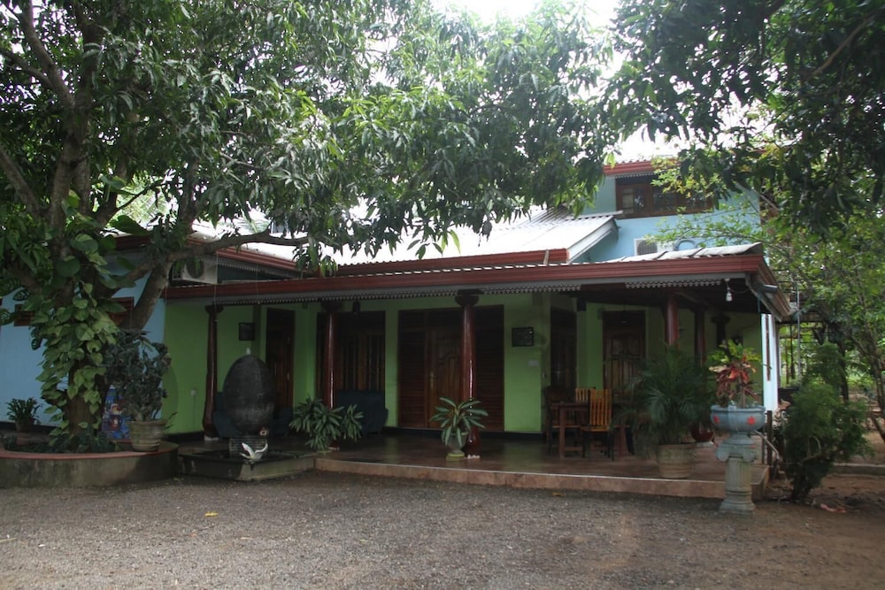 L.L.Tourist Inn & Safari jeeps