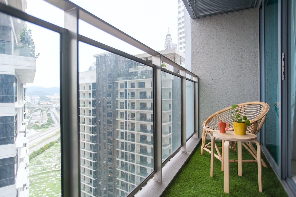 S3 Beautiful 2 Beds Suite - KLCC - KL Tower - WIFI
