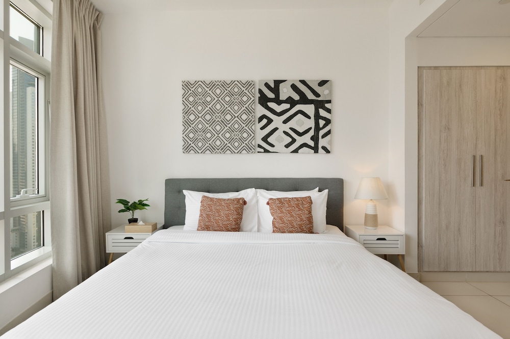 Maison Privee - Central Dubai Apt w/Danish Twist & Burj Khalifa Vws