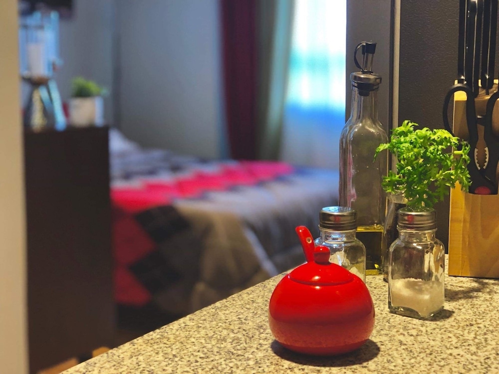 Cebu Vacations - Romantic Urban Getaway by Primitive Stay - Property Image 3