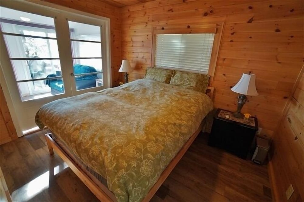 416 Papineau Lake 2 Bedroom Cottage
