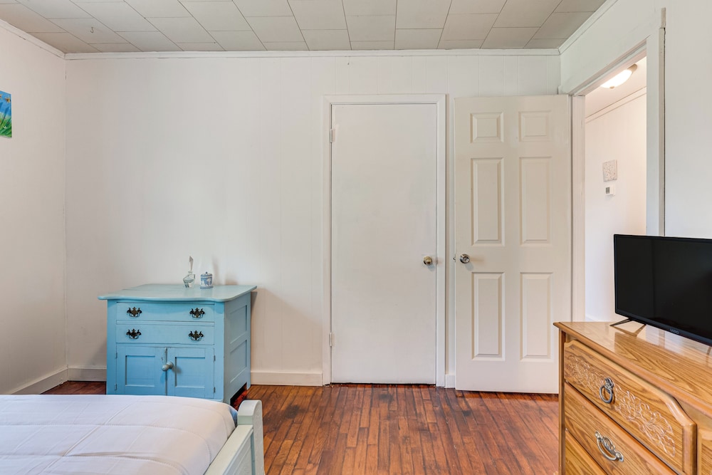 5 Mi to Chatuge Lake: Hayesville Hideaway!
