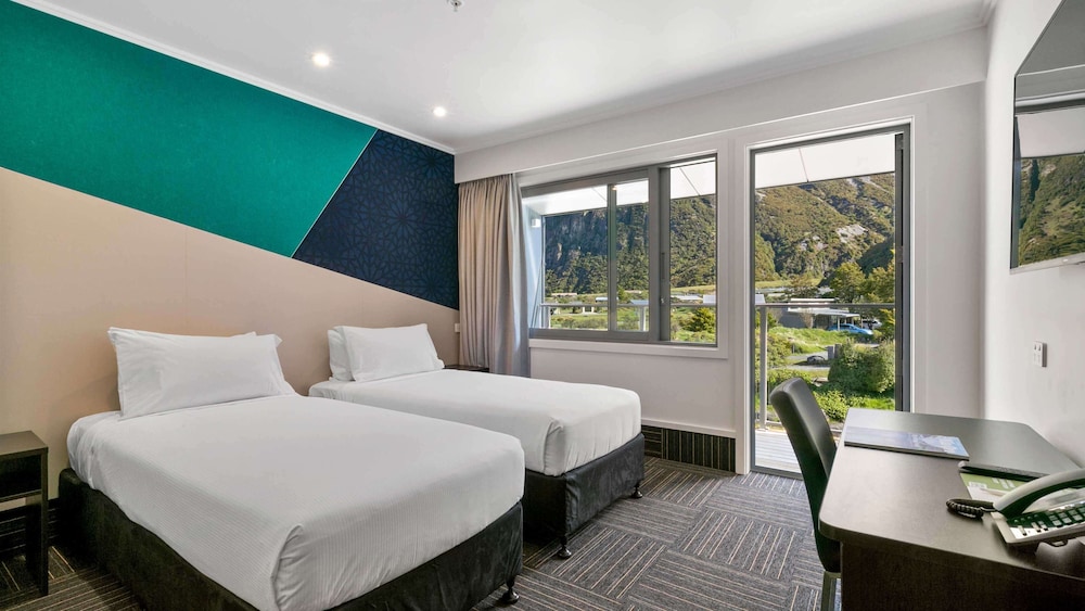 Mt Cook Lodge & Motels view 3