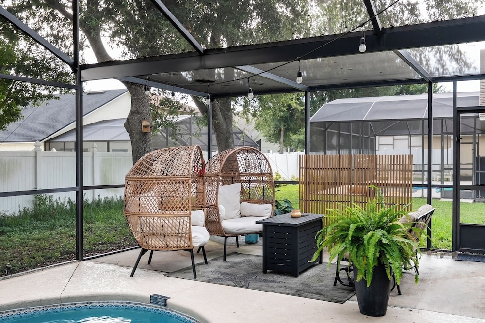 Cozy Queen BR + Pool Access Near Disney
