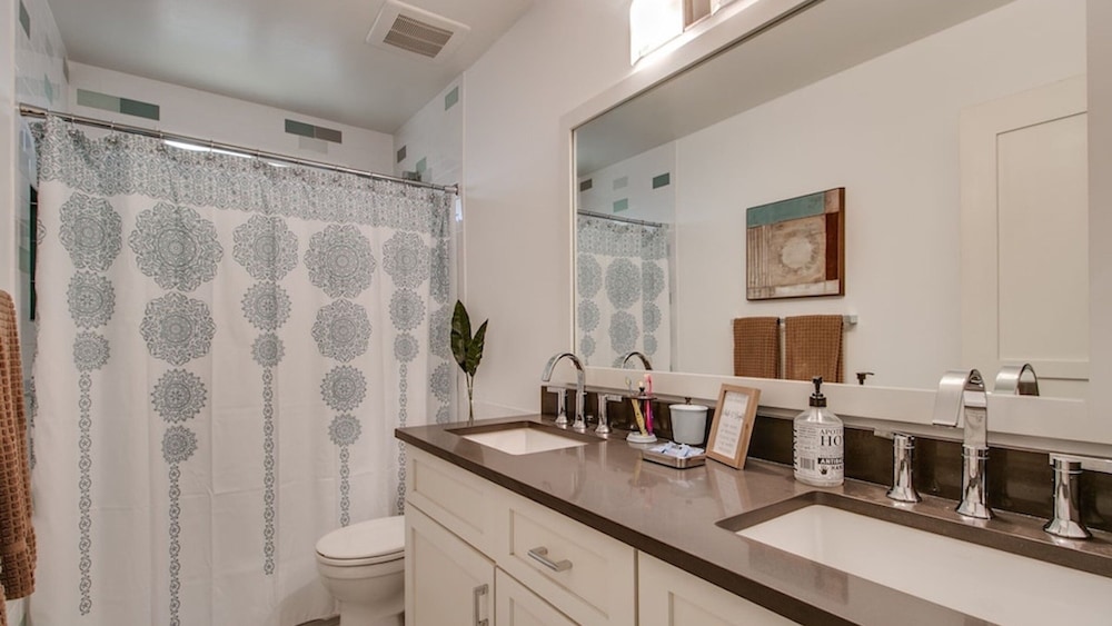 Relaxing 4 Bdrm Retreat in the Heart of Scottsdale