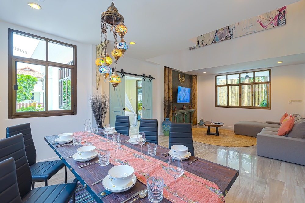 Pool villa  4 BR walking to Beach HV view 3