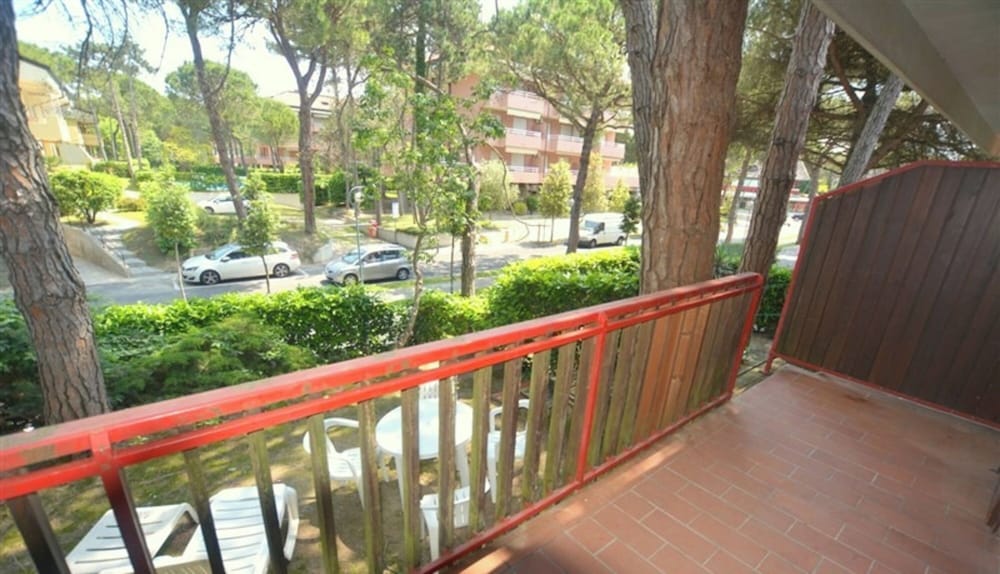 Functional Flat With Balcony for 7 Guests in Lignano Sabbiadoro