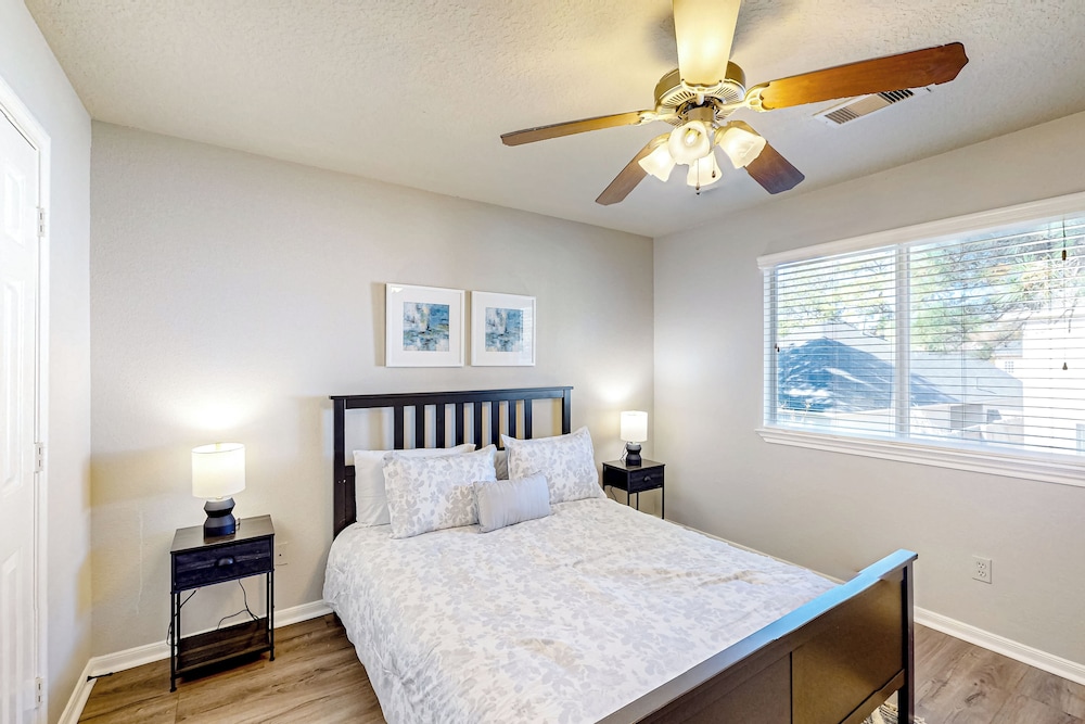 3BR w/ Yard, Updated Interior w/ A/C & W&D