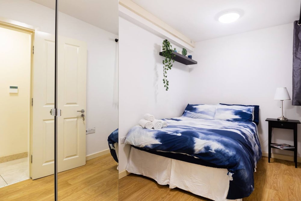 Stylish 2 Bedroom Apartment in the Heart of Shepherds Bush
