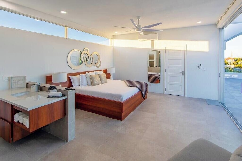2bdr Beachside Vacation Villa, Hotel Amenities v6