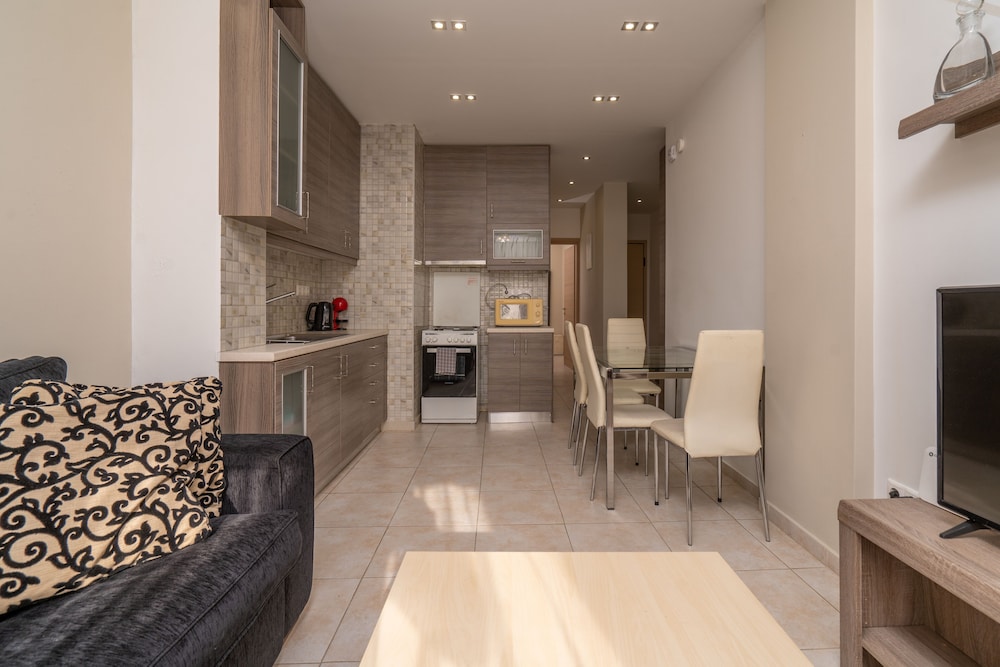 Kountouriotou New Quiet and Central Apt