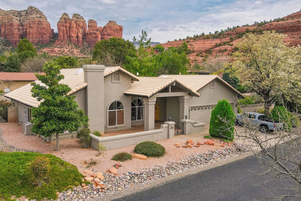 Stunning Sedona Views: Spa, Firepit & Stargazing
