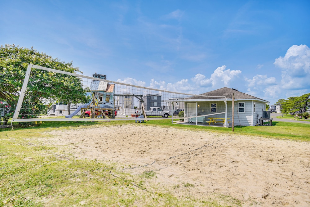Pools, Boat Ramp & More: Cottage in Virginia Beach