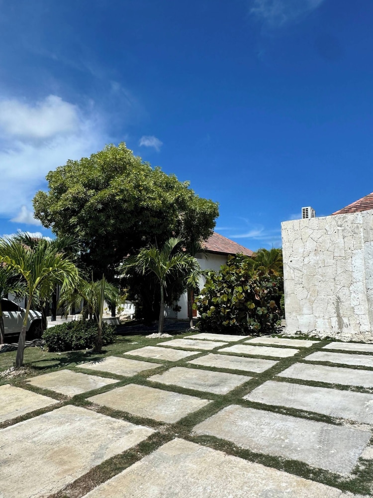 Luxurious Punta Cana Villa With Private Pool & Beach Access
