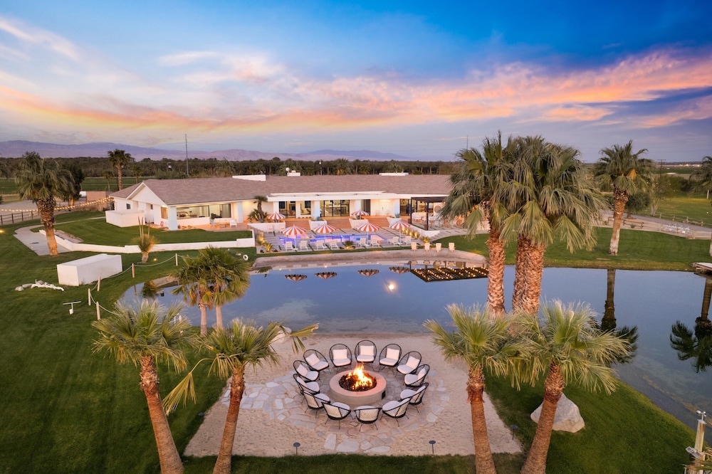 Buena Vista by Avantstay Massive Outdoor Oasis w/ Pool, Spa Firepit! - Property Image 27