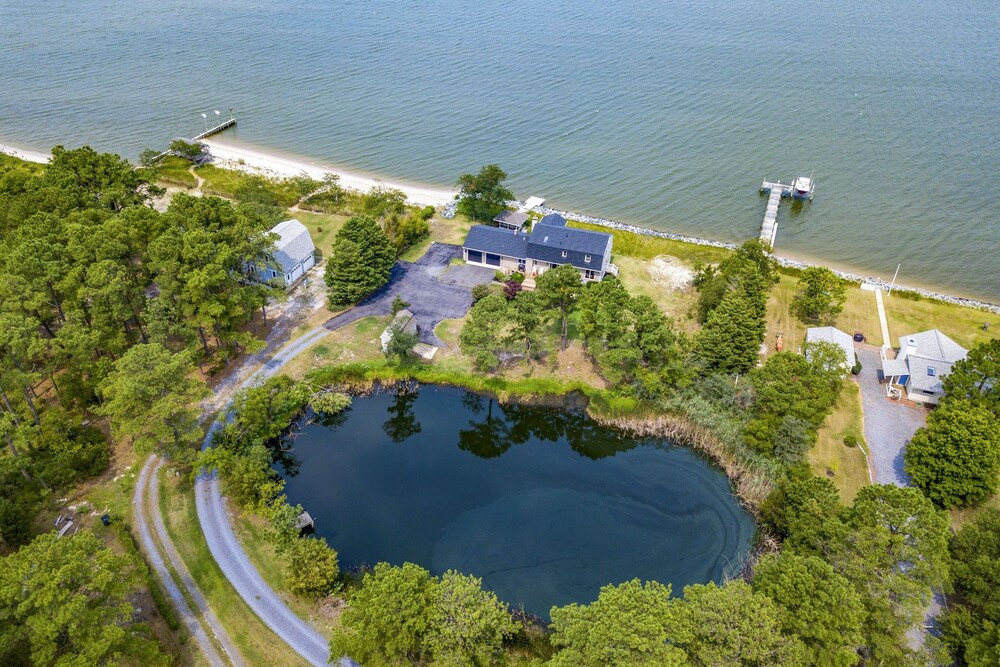Bayfront Gem w/ Amazing Water Views + Pond!