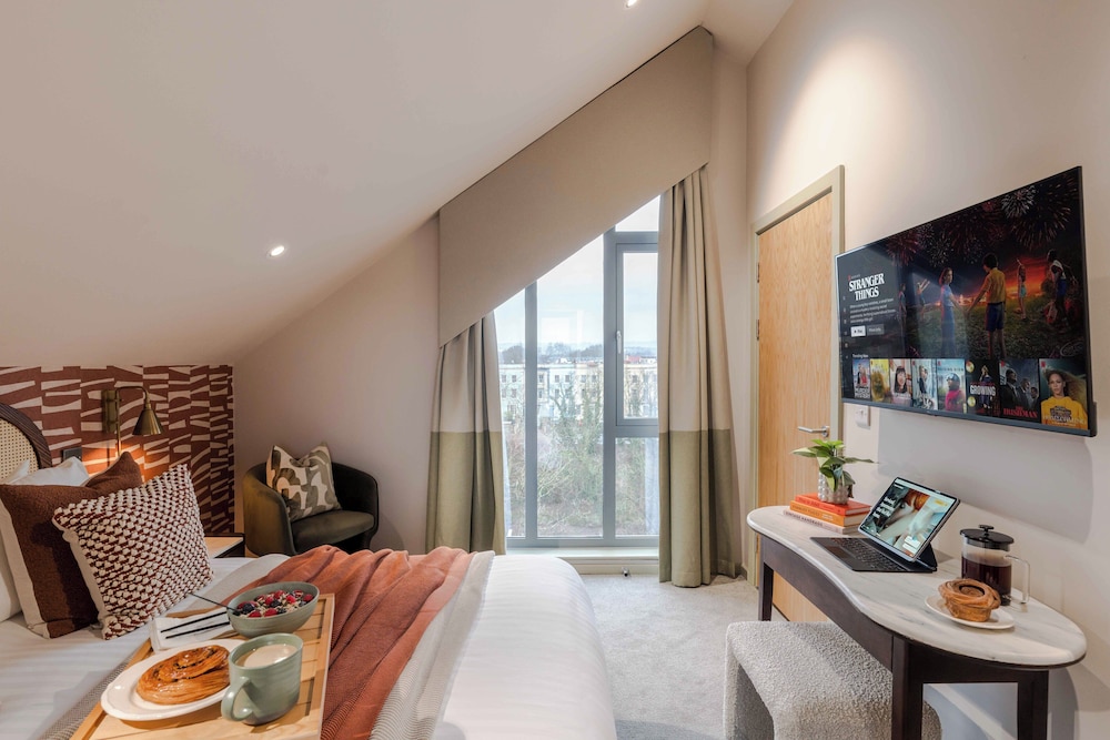Waterside Living I Luxe Apartments