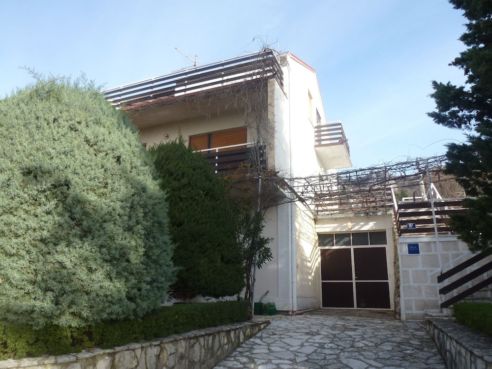 Barac Apartments