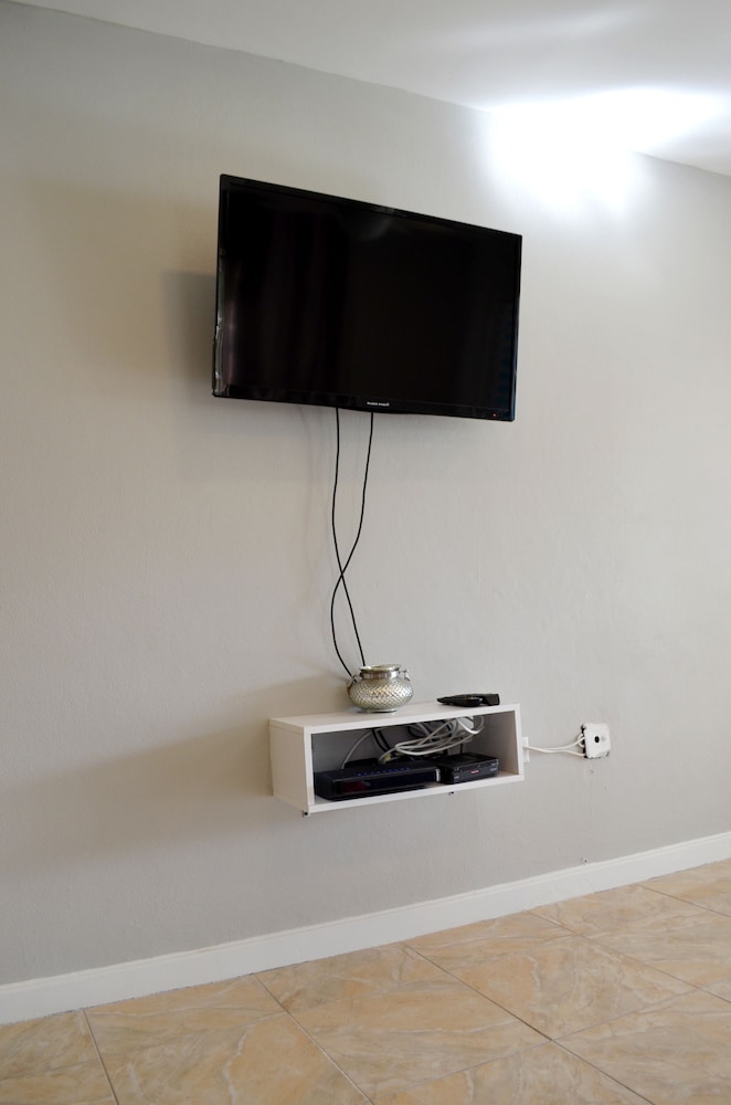 Bay Pointe Yacht Club 2BD Apartment OLR