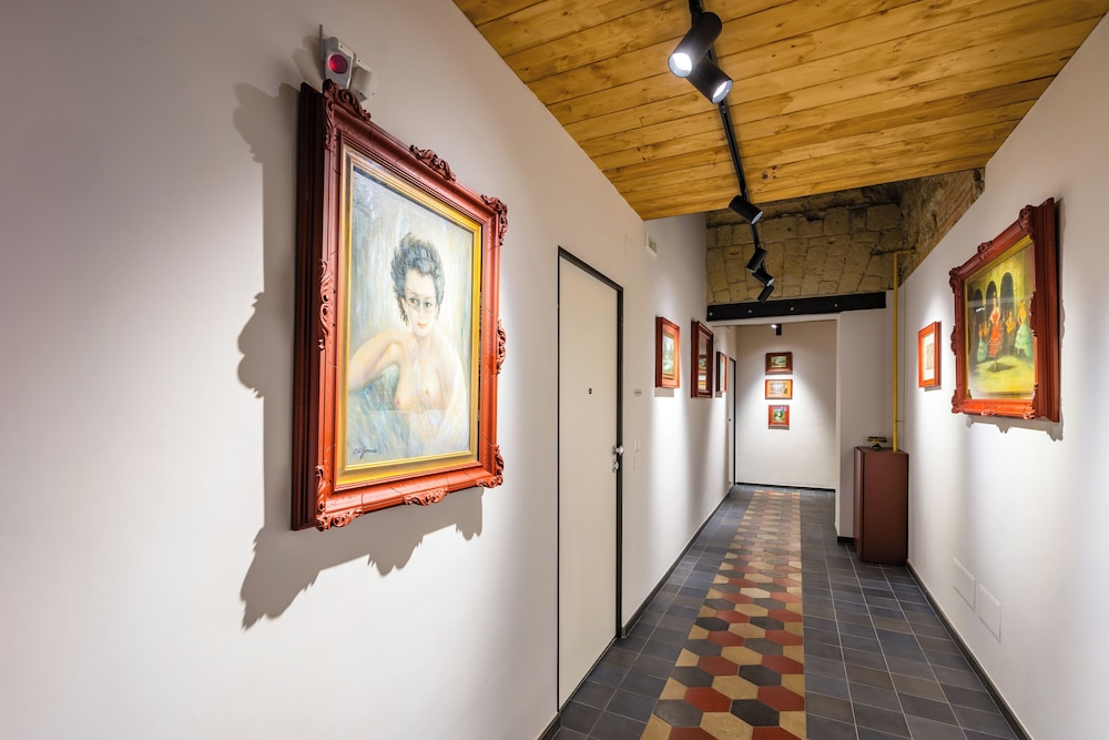 La Pinacoteca Aparthotel by NapoliApartments