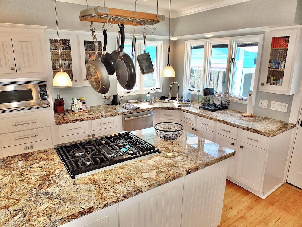 Beach City Craftsman - Walk to Beach