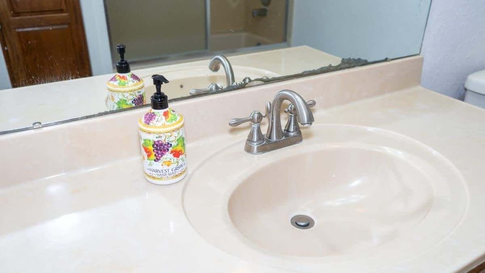 Fun Retro Island Vibe Sleeps 17 Beach 1 Block 4 Bedroom Home