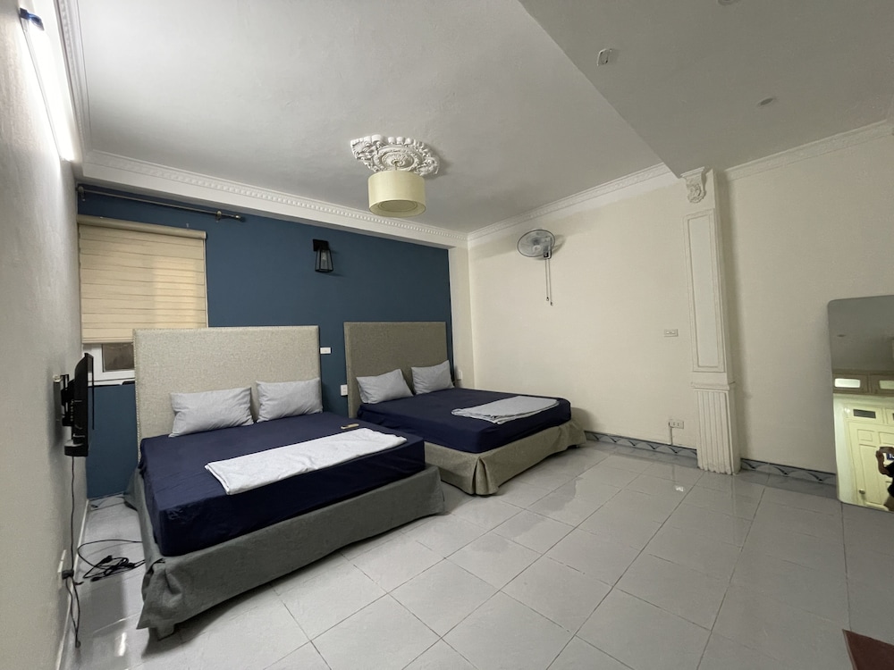 sword lake hostel