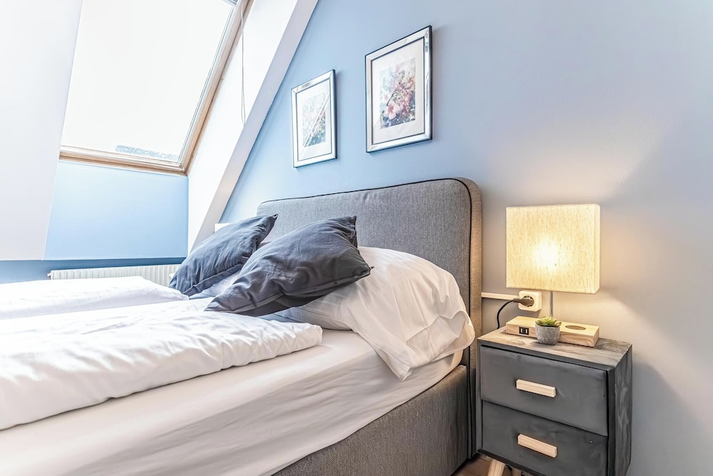 Stunning 12BR Floor For 24 People