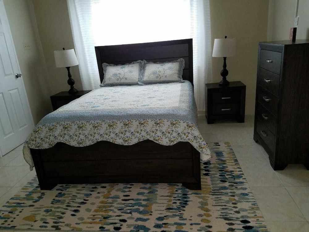 The Discovery Bay Lux Apartment