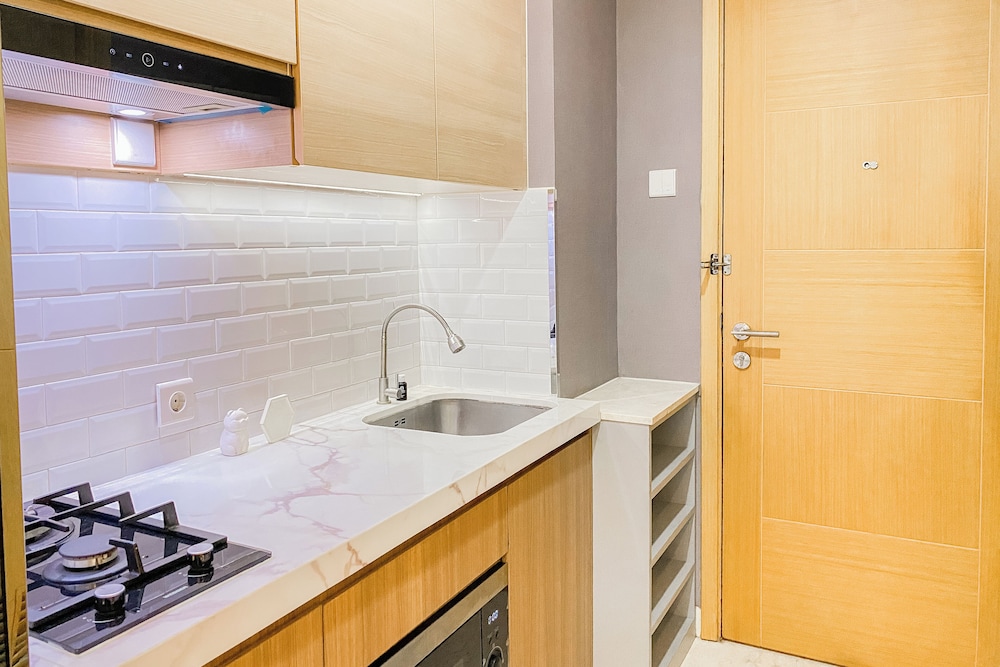 Spacious Studio Apartment at Capitol Suites