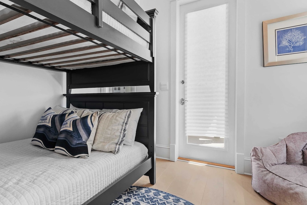 Sleeps 20 2 Homes, 9bdr, Arcade Walk to Blue Mountain Beach Access & Eats