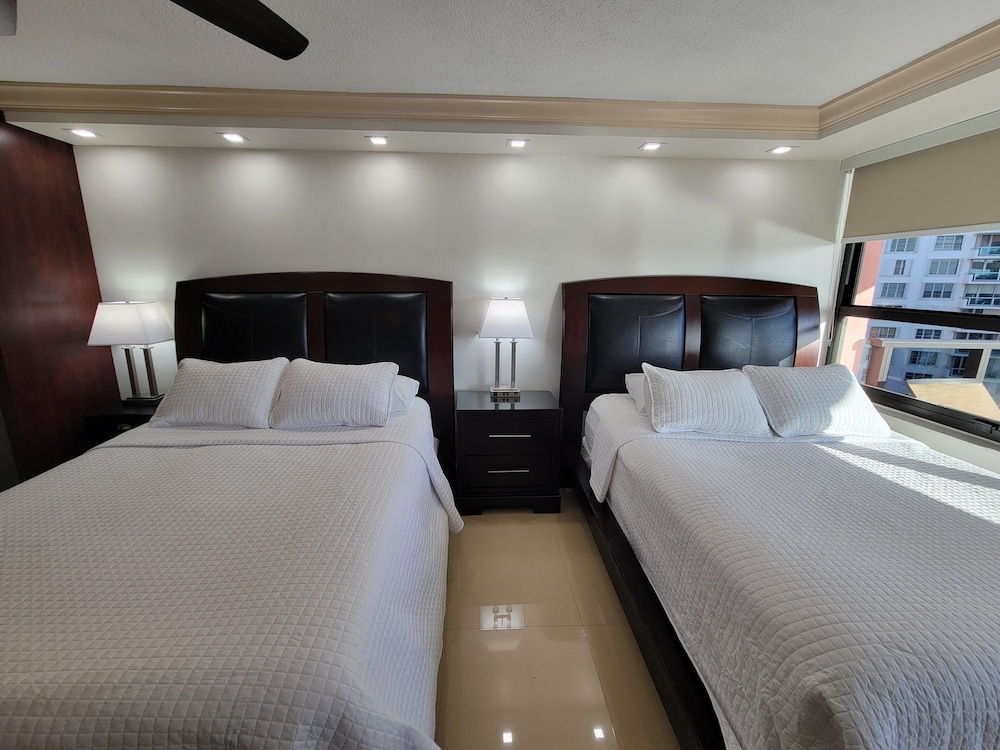 Alexander 819 2 Bedroom Apts
