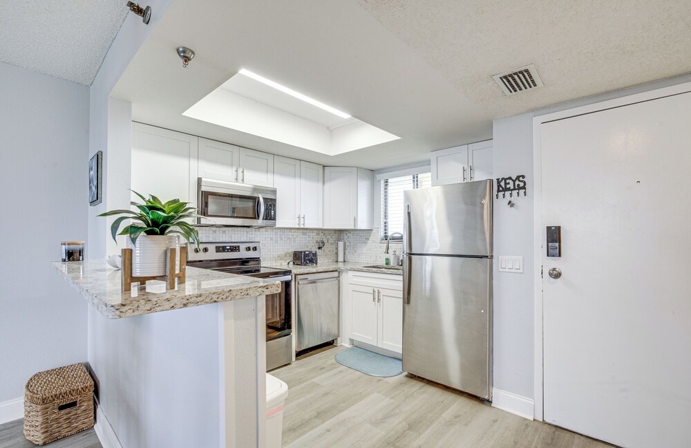 Gulf-view Condo in Hudson: Perfect for Snowbirds!