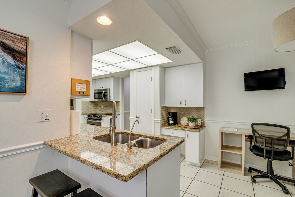 2 Mi to Beach: Home w/ Pool in Venice