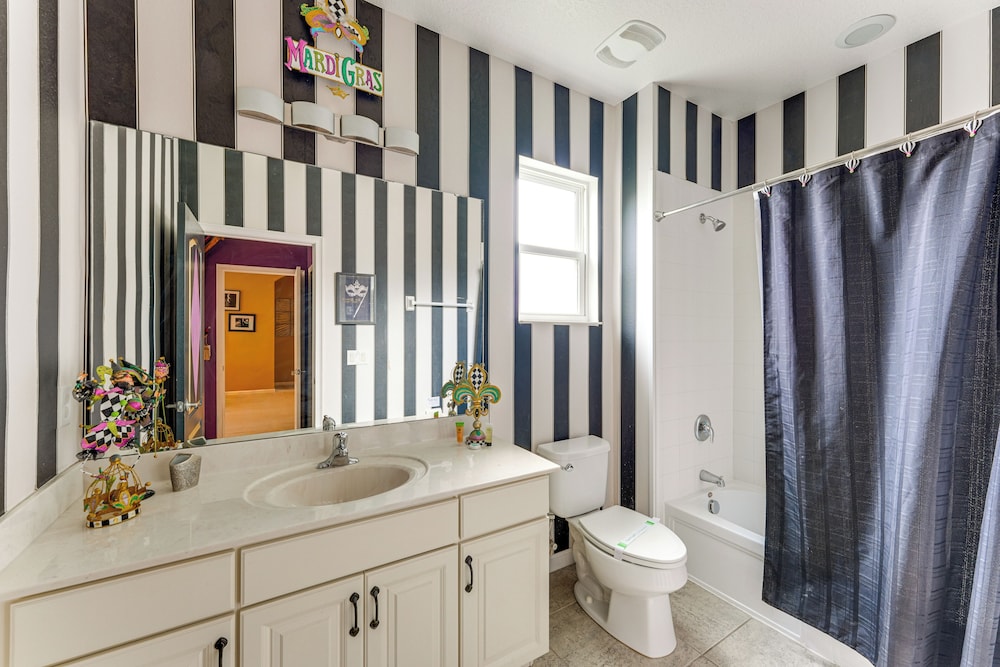 Themed Rooms, Pool & More! Custom Davenport Villa