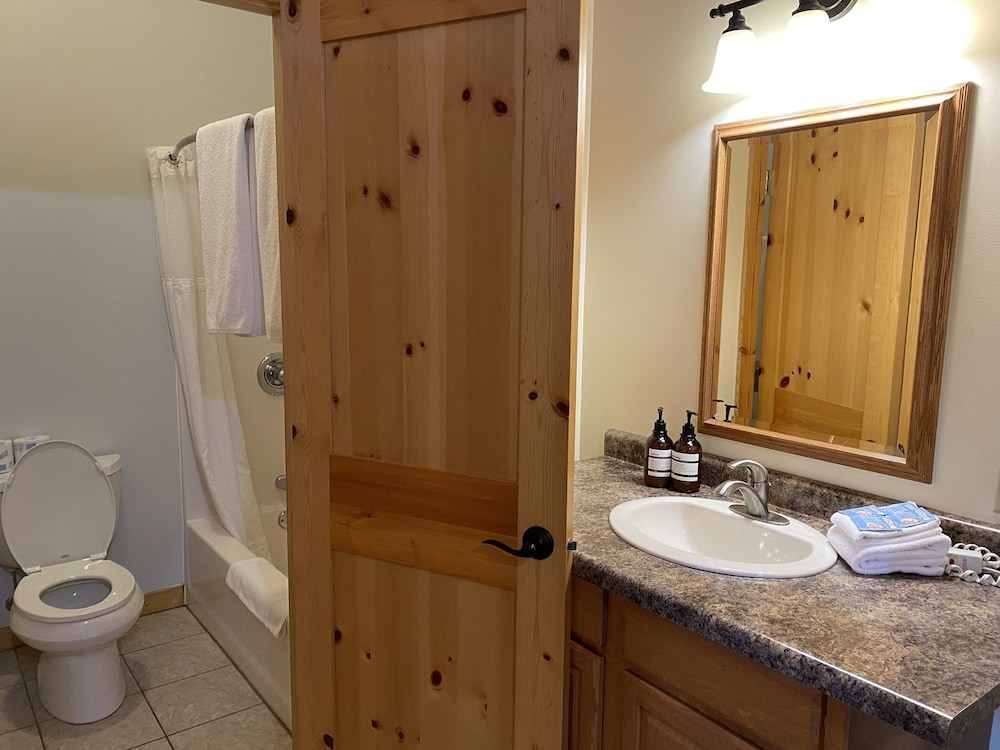 Gunflint Lodge & Outfitters