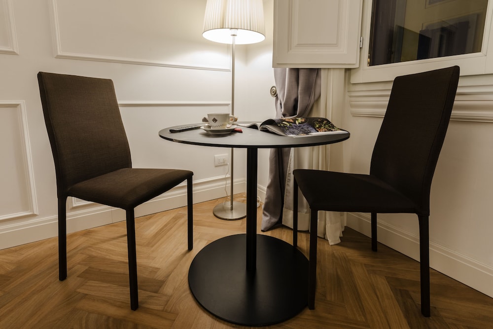 Daphne Guest Hause