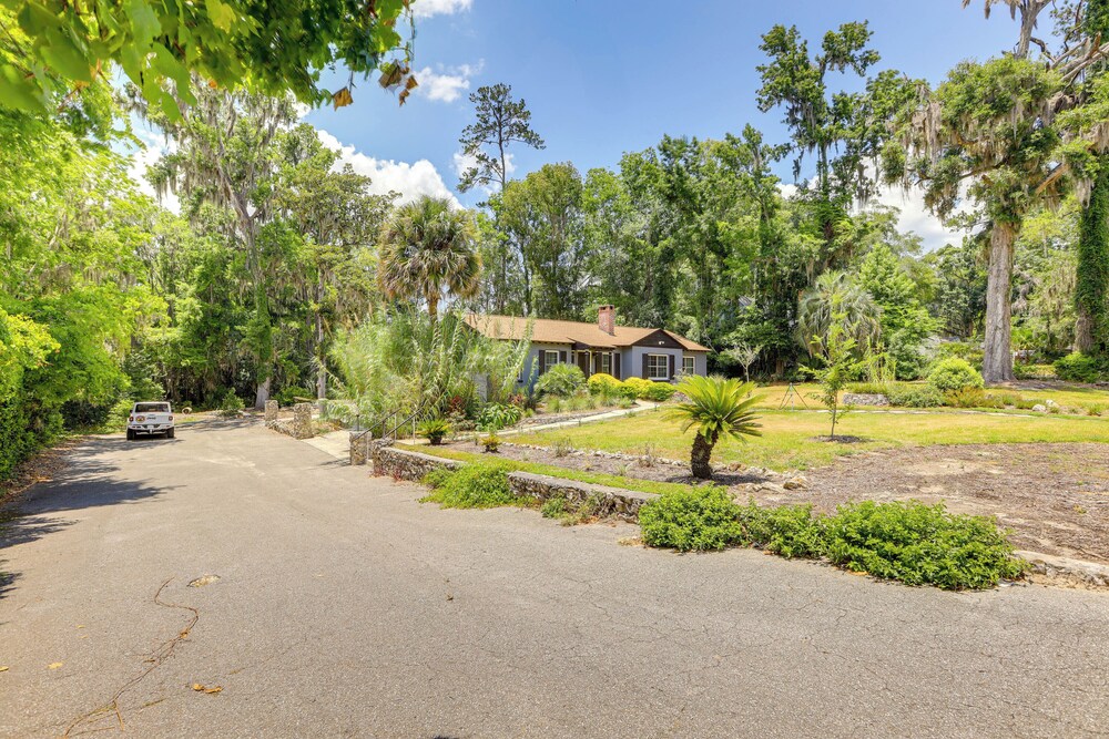Cozy Gainesville Home ~ 1 Mi to University! view 5