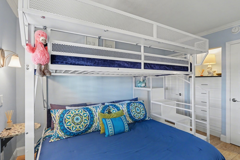 Land's End 9-402 Beach Front - Premier